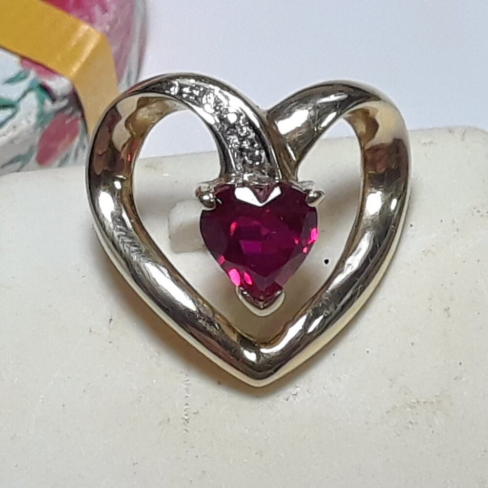 1.0ct Lab Created Heart Cut Ruby Diamond Open Heart 10K Y/Gold Slide Pend #20273